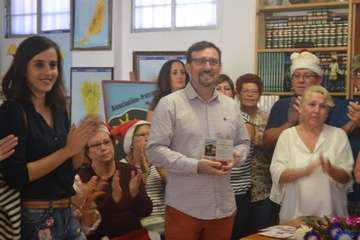  La Garita agradece al arqueólogo Abel Galindo los trabajos en el yacimiento de Los Melones (Foto Inma Perera)